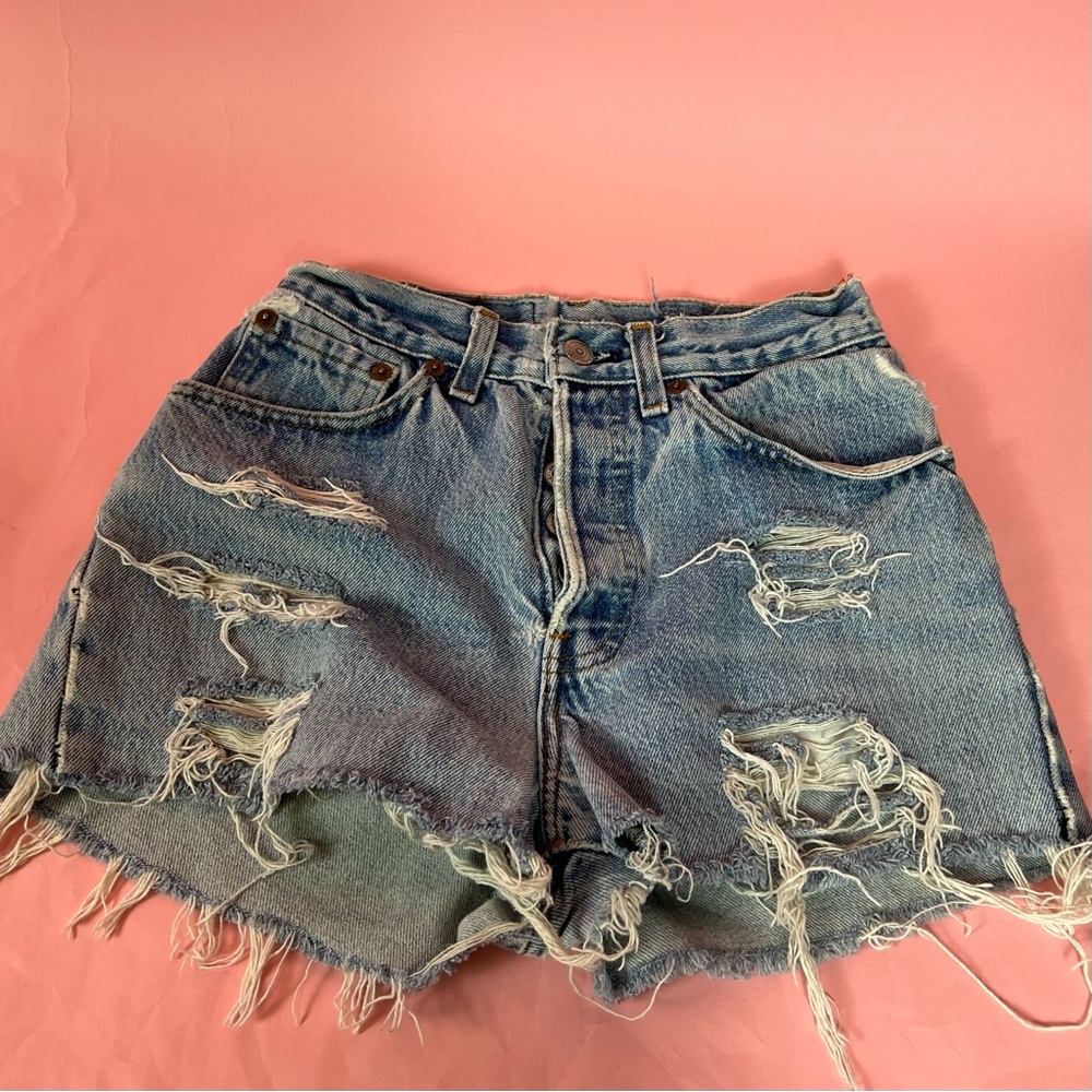 ❌SOLD-DEPOP❌ Levi’s Vintage Distressed Denim Shorts - Picture 3 of 5